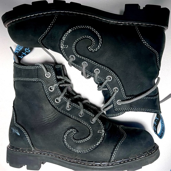 John Fluevog Other - FLUEVOG 7th Heaven 6 Eyelet Derby Swirl Boot in Black leather, W9/M7